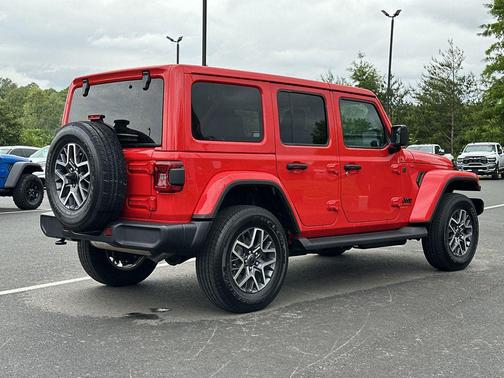 Firecracker Red Clearcoat 2026 Jeep Wrangler 4-Door Sahara 4x4