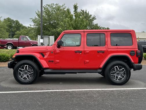 Firecracker Red Clearcoat 2026 Jeep Wrangler 4-Door Sahara 4x4