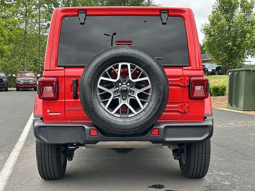 Firecracker Red Clearcoat 2026 Jeep Wrangler 4-Door Sahara 4x4