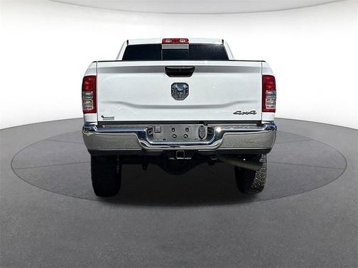 2022 RAM 3500 Tradesman Crew Cab 4x4 6'4' Box