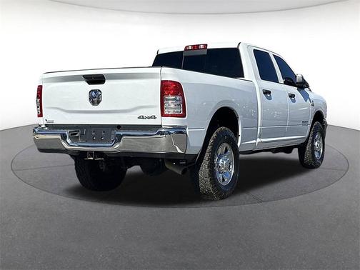 2022 RAM 3500 Tradesman Crew Cab 4x4 6'4' Box