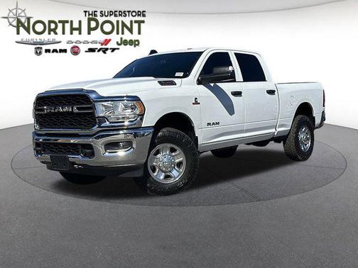 2022 RAM 3500 Tradesman Crew Cab 4x4 6'4' Box