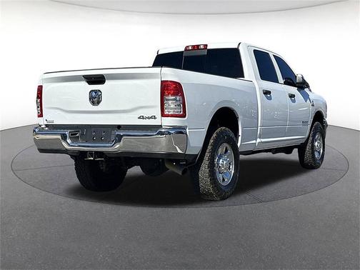 2022 RAM 3500 Tradesman Crew Cab 4x4 6'4' Box