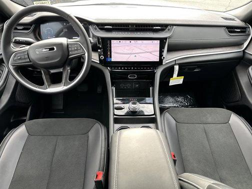 2026 Jeep Grand Cherokee Altitude