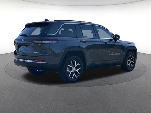 Baltic Gray Metallic Clearcoat 2025 Jeep Grand Cherokee Limited