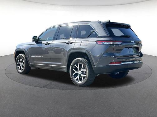 Baltic Gray Metallic Clearcoat 2025 Jeep Grand Cherokee Limited