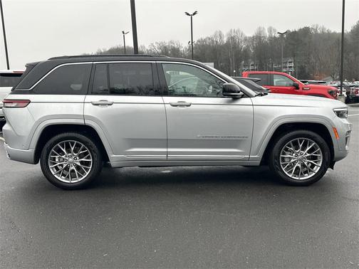 2025 Jeep Grand Cherokee Summit