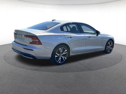 2024 Volvo S60 B5 Core Dark Theme
