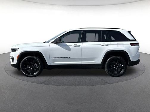 Bright White Clearcoat 2025 Jeep Grand Cherokee Limited