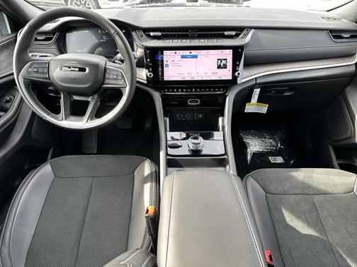 2026 Jeep Grand Cherokee Altitude