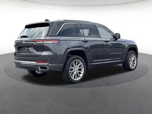 2022 Jeep Grand Cherokee Summit