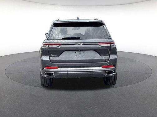 2022 Jeep Grand Cherokee Summit
