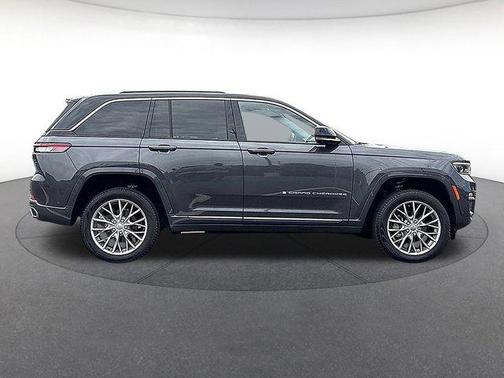 2022 Jeep Grand Cherokee Summit
