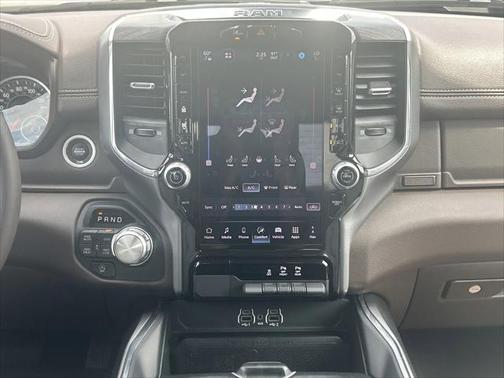 2025 RAM 1500 Laramie Crew Cab 4x4 57' Box