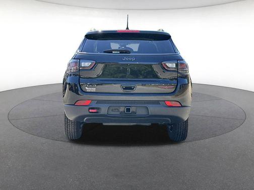 Diamond Black Crystal Pearlcoat 2022 Jeep Compass Trailhawk
