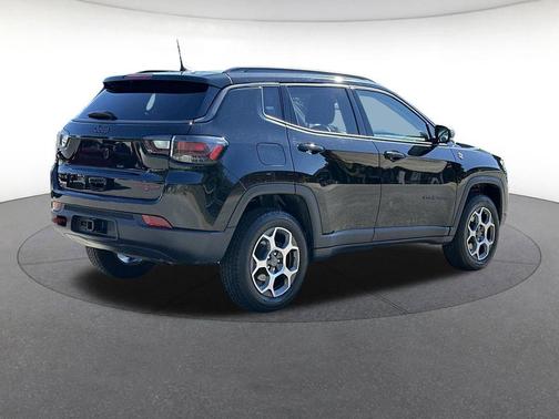 Diamond Black Crystal Pearlcoat 2022 Jeep Compass Trailhawk