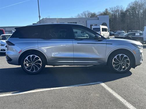 2024 Lincoln Nautilus Reserve