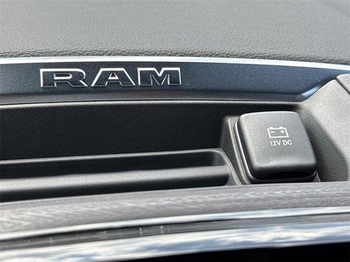 2025 RAM 3500 Laramie Crew Cab 4x2 8' Box