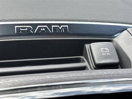 2025 RAM 3500 Laramie Crew Cab 4x2 8' Box