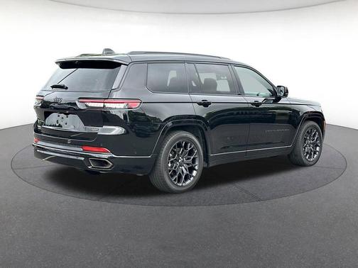 Diamond Black Crystal Pearlcoat 2025 Jeep Grand Cherokee L Summit Reserve