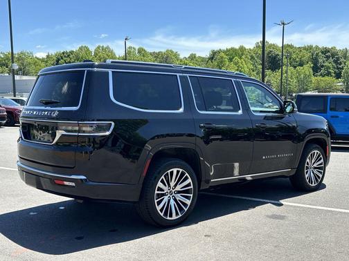 Diamond Black Crystal Pearlcoat 2025 Jeep Grand Wagoneer 4x4
