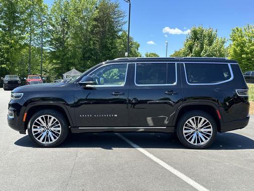 Diamond Black Crystal Pearlcoat 2025 Jeep Grand Wagoneer 4x4