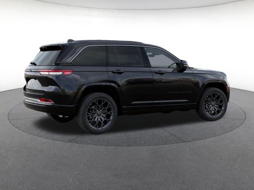High Gloss Black 2027 Jeep Grand Cherokee Summit