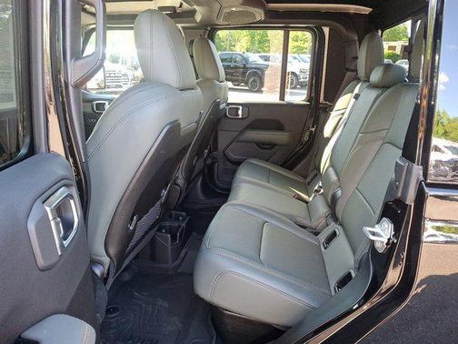 2025 Jeep Gladiator Mojave X