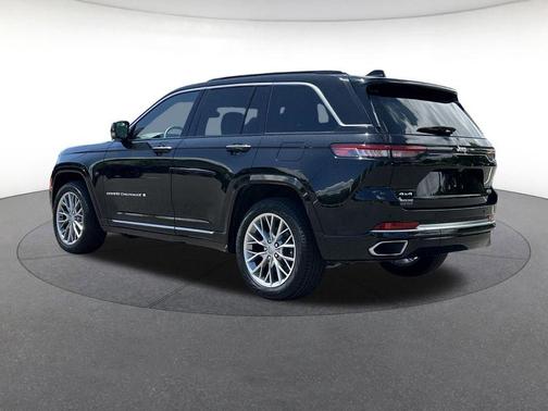 Diamond Black Crystal Pearlcoat 2025 Jeep Grand Cherokee Summit