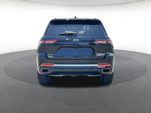Diamond Black Crystal Pearlcoat 2025 Jeep Grand Cherokee Summit