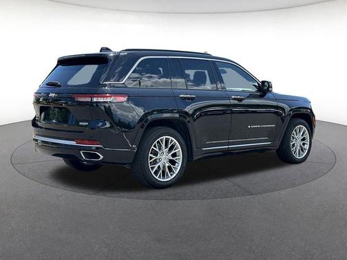 Diamond Black Crystal Pearlcoat 2025 Jeep Grand Cherokee Summit