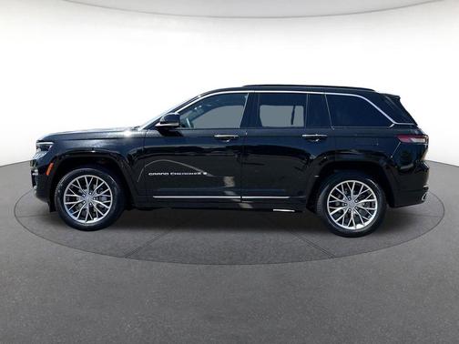 Diamond Black Crystal Pearlcoat 2025 Jeep Grand Cherokee Summit