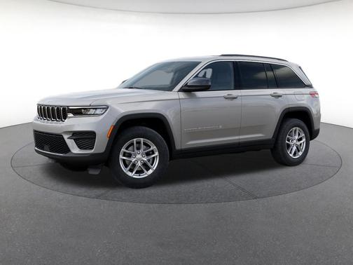 Silver Zynith 2026 Jeep Grand Cherokee Laredo