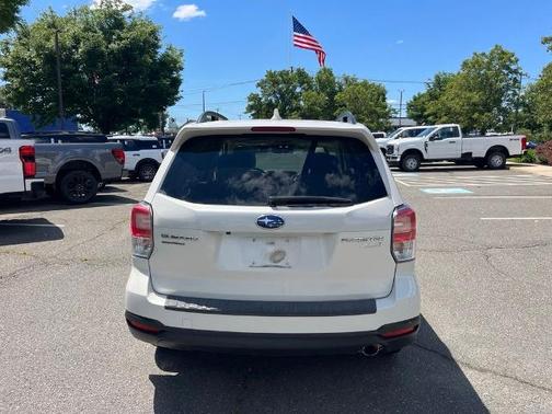 Crystal White Pearl 2017 Subaru Forester 2.5I LIMITED
