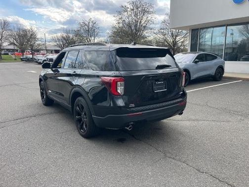 AGATE BLACK METALLIC 2023 Ford Explorer ST-LINE