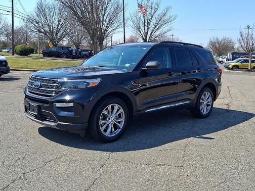 AGATE BLACK METALLIC 2023 Ford Explorer XLT