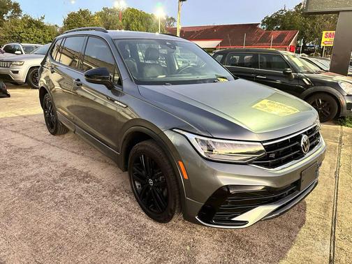 2022 Volkswagen Tiguan 2.0T SE R-Line Black
