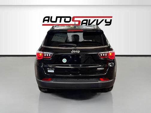 Diamond Black Crystal Pearlcoat 2025 Jeep Compass Latitude