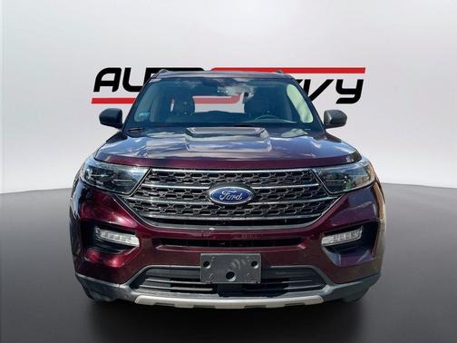 Burgundy Velvet Tinted Clearcoat 2022 Ford Explorer XLT