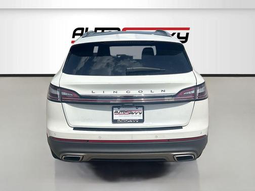 Pristine White Metallic Tri-Coat 2022 Lincoln Nautilus Reserve