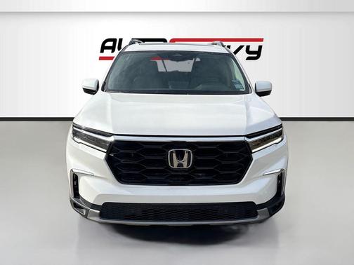 2023 Honda Pilot Touring 8-Passenger