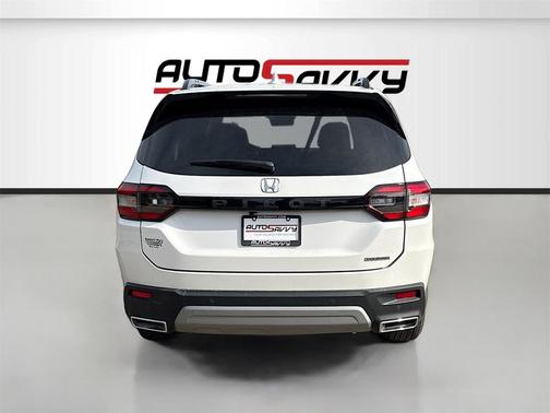 2023 Honda Pilot Touring 8-Passenger