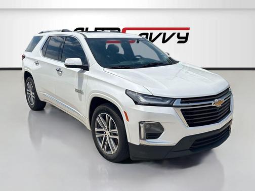 Iridescent Pearl Tricoat 2023 Chevrolet Traverse High Country