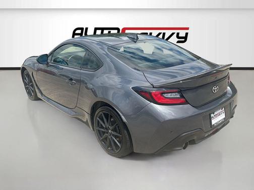 Pavement 2024 Toyota GR86 Premium