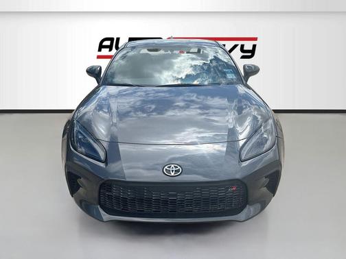 Pavement 2024 Toyota GR86 Premium