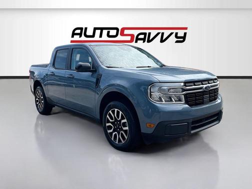 Azure Gray Metallic Tri-Coat 2024 Ford Maverick Lariat