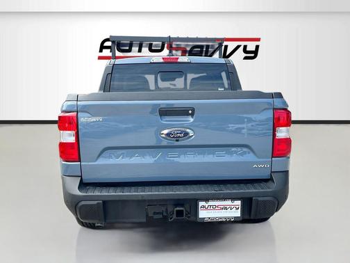 Azure Gray Metallic Tri-Coat 2024 Ford Maverick Lariat