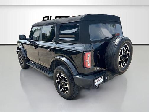 SHADOW BLACK 2024 Ford Bronco Outer Banks
