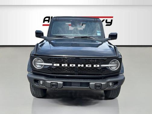 SHADOW BLACK 2024 Ford Bronco Outer Banks