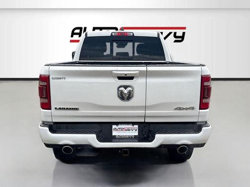 Ivory White Tri-Coat Pearlcoat 2022 RAM 1500 Laramie